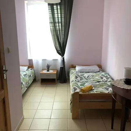 Pensjonat Leśna Pustać *