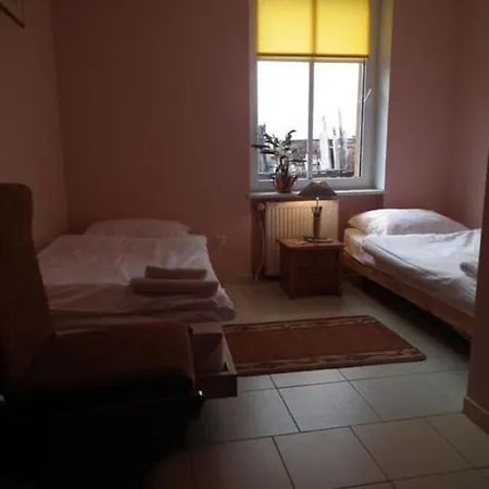 Leśna Pustać Pensjonat *